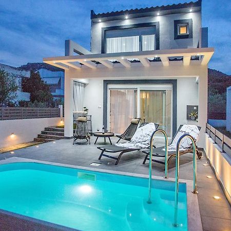 Joy C Deluxe Villa Nea Iraklitsa ภายนอก รูปภาพ
