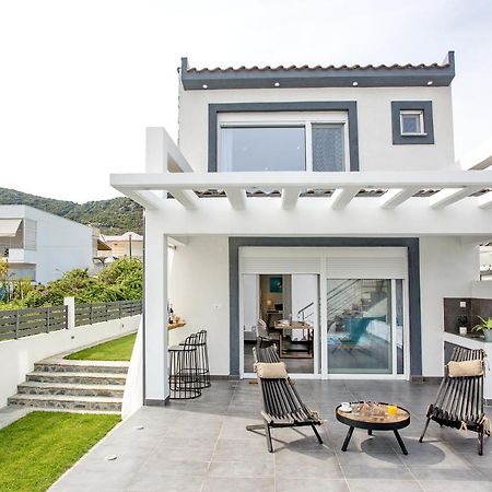 Joy C Deluxe Villa Nea Iraklitsa ภายนอก รูปภาพ