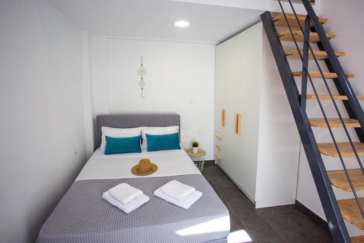 Joy C Deluxe Villa Nea Iraklitsa ภายนอก รูปภาพ