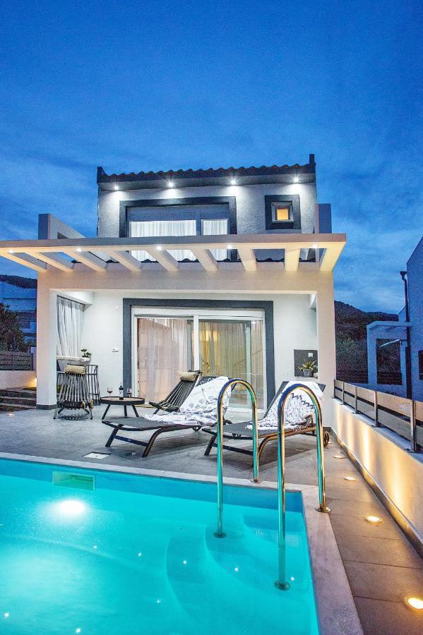 Joy C Deluxe Villa Nea Iraklitsa ภายนอก รูปภาพ